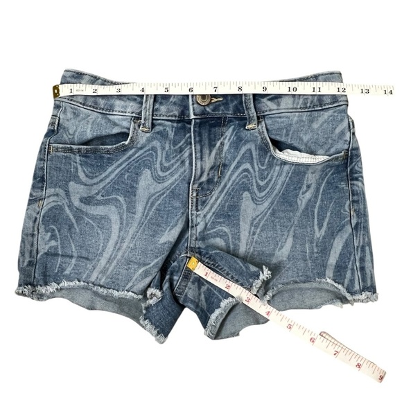 SO Blue Swirl Denim Shorts - Picture 4 of 6